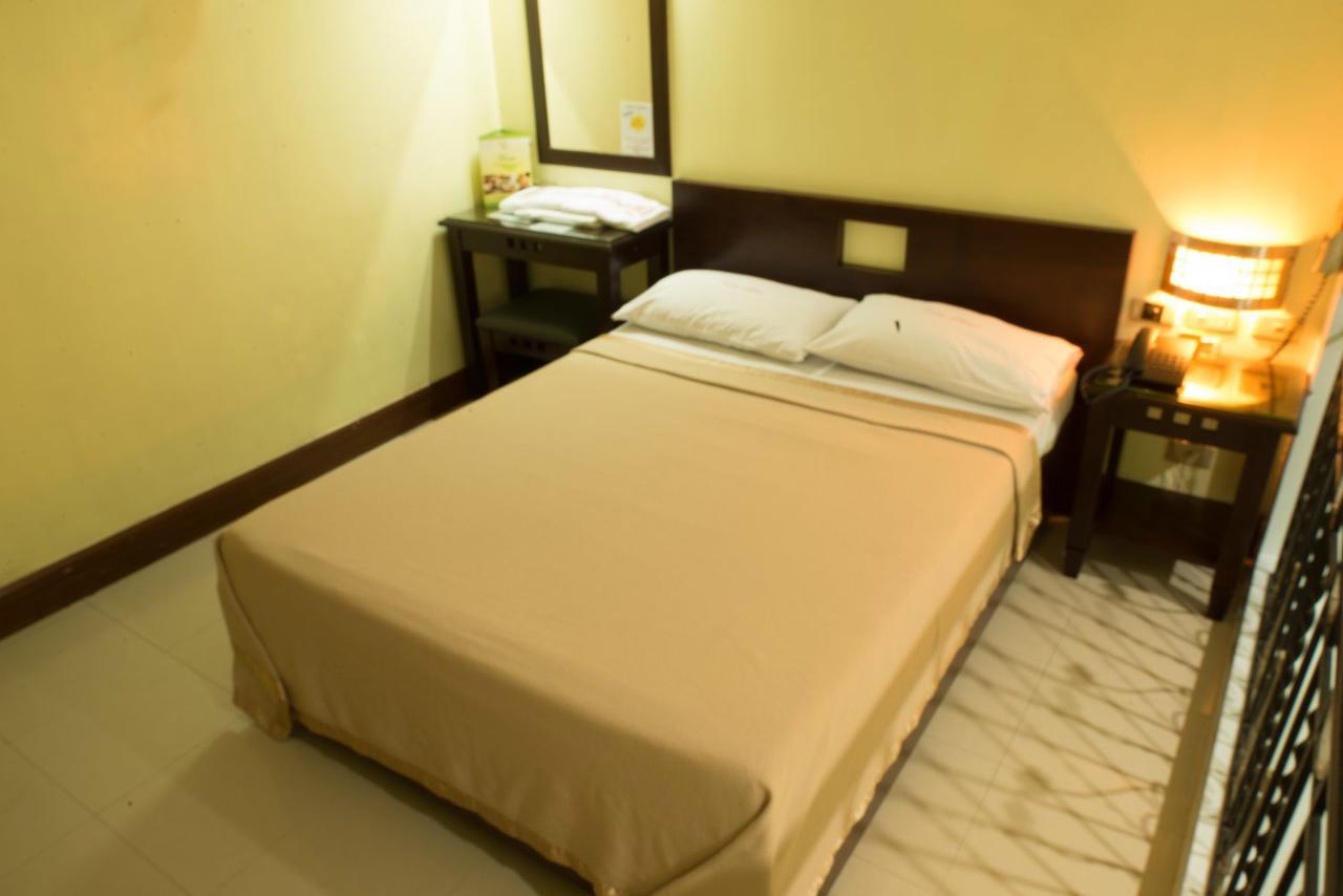 Vista Hotel Recto Manila Eksteriør billede